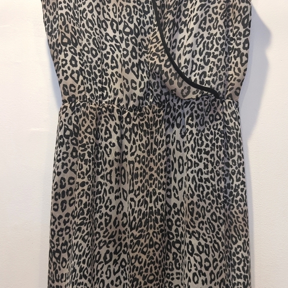 Vince Camuto Sleeveless Leopard Print Draped Chest Faux Wrap Midi Dress Size 4 - Picture 4 of 11